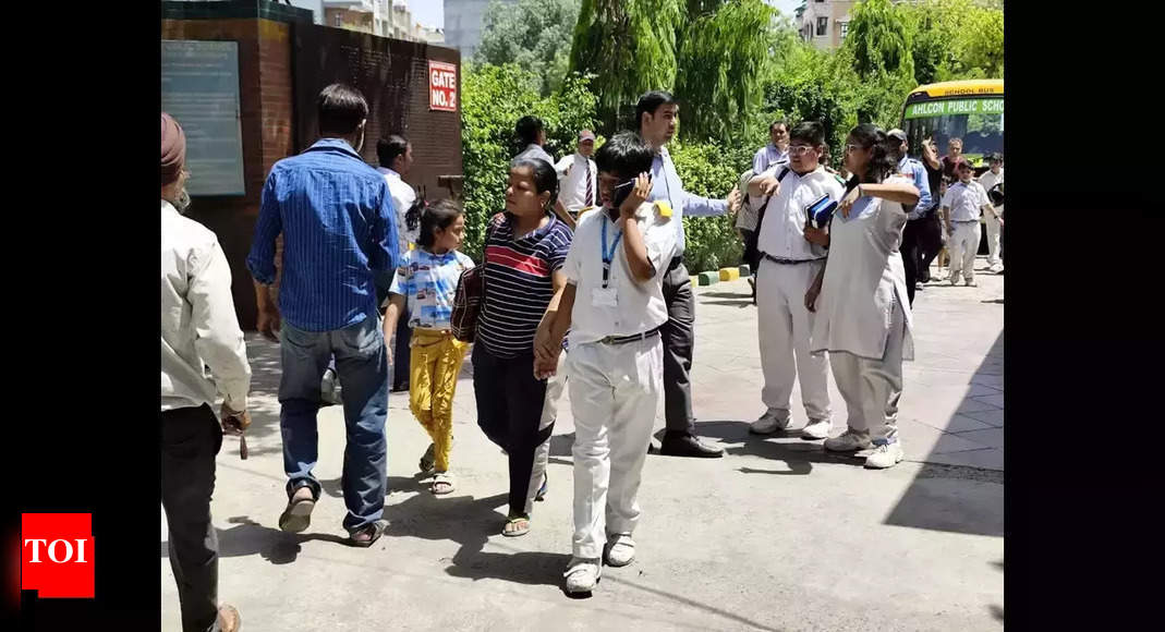 Delhi School Bomb Threat: Multiple schools in Delhi get bomb threat, 2nd in a week | Delhi News