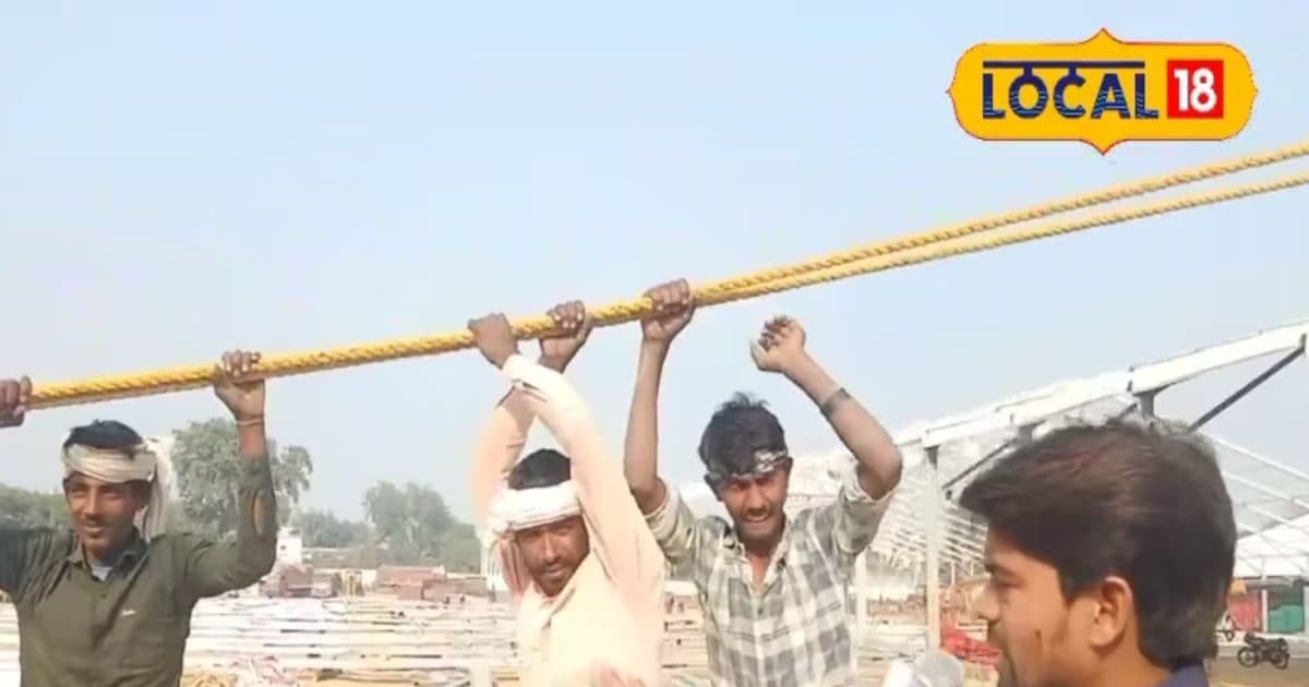 Before the arrival of PM Modi, workers from Rajasthan decorated the pandal.